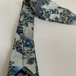 Toile necktie